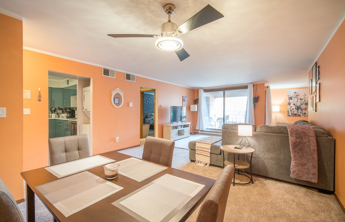 Open floor plan - 3942 N Oakland Ave