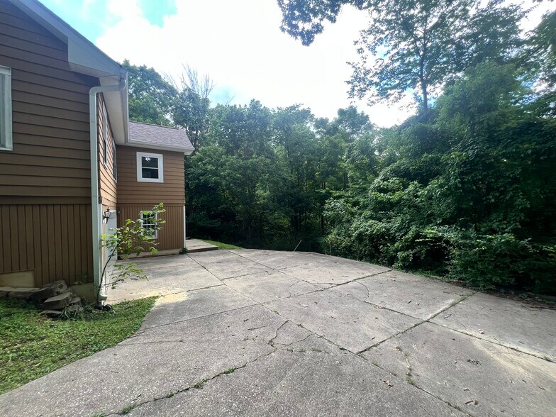 Building Photo - 5240 State Rd 46
