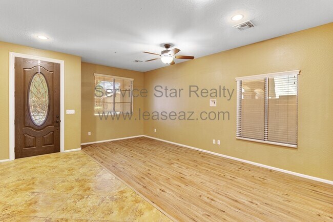 Building Photo - 978 E Corral St