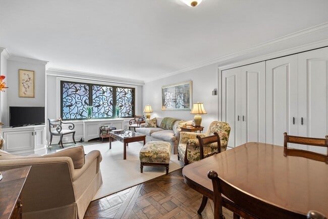 Building Photo - 180 Beacon St