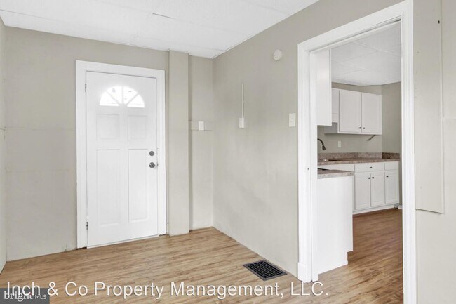 Building Photo - 4 br, 1 bath House - 461 Highland Street W...