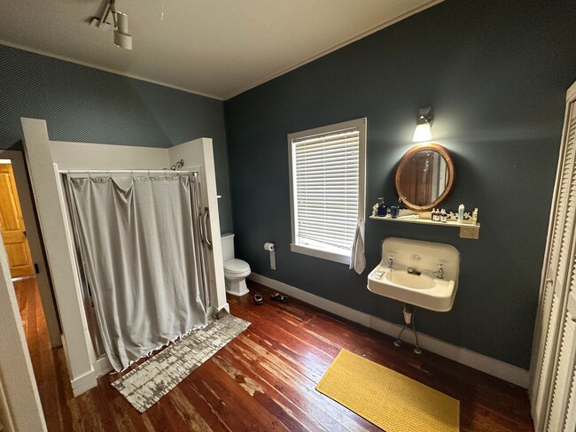 Building Photo - ADORABLE DUPLEX IN DOWNTOWN OCEAN SPRINGS