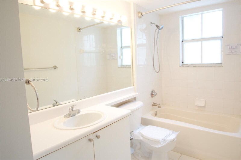 Building Photo - 2440 E Preserve Way