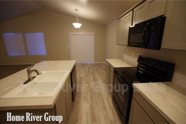 Building Photo - 1449 W Crooked River Dr