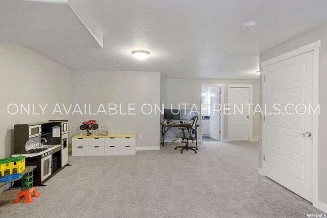 Building Photo - 5073 W Arete Wy