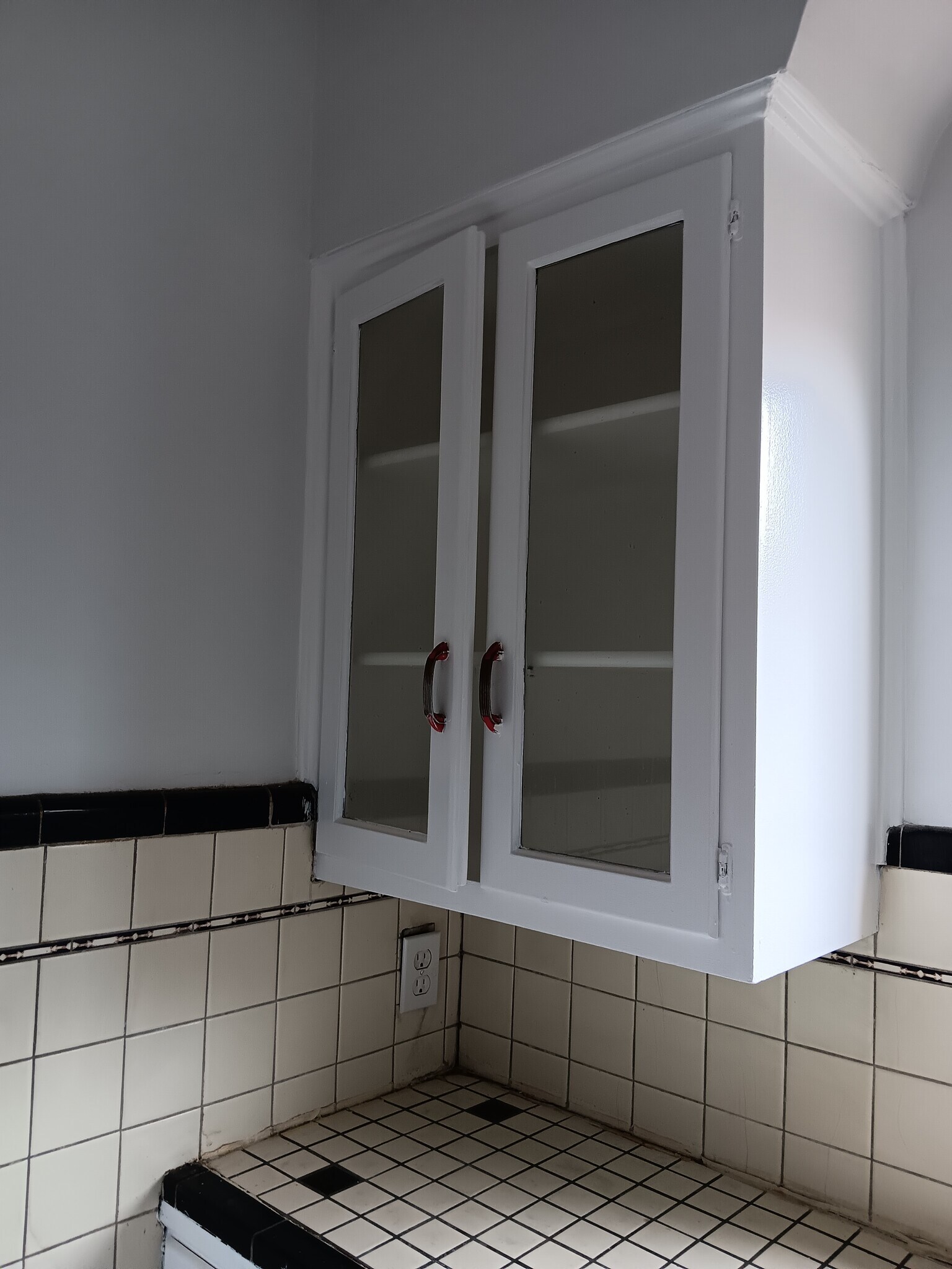 Newly Painted Kitchen Cabinet - 4525 Roth Ave