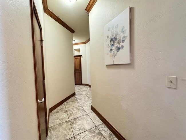 Building Photo - 8147 Shadow Lake Dr