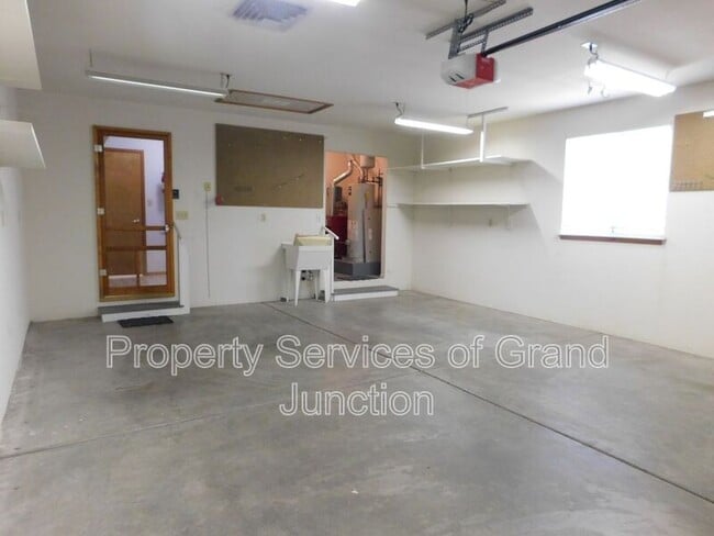 Building Photo - 13 Madeira Ct