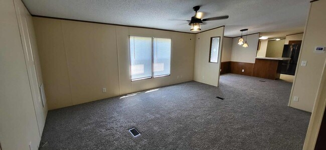 Building Photo - 3024 E 13th Ct