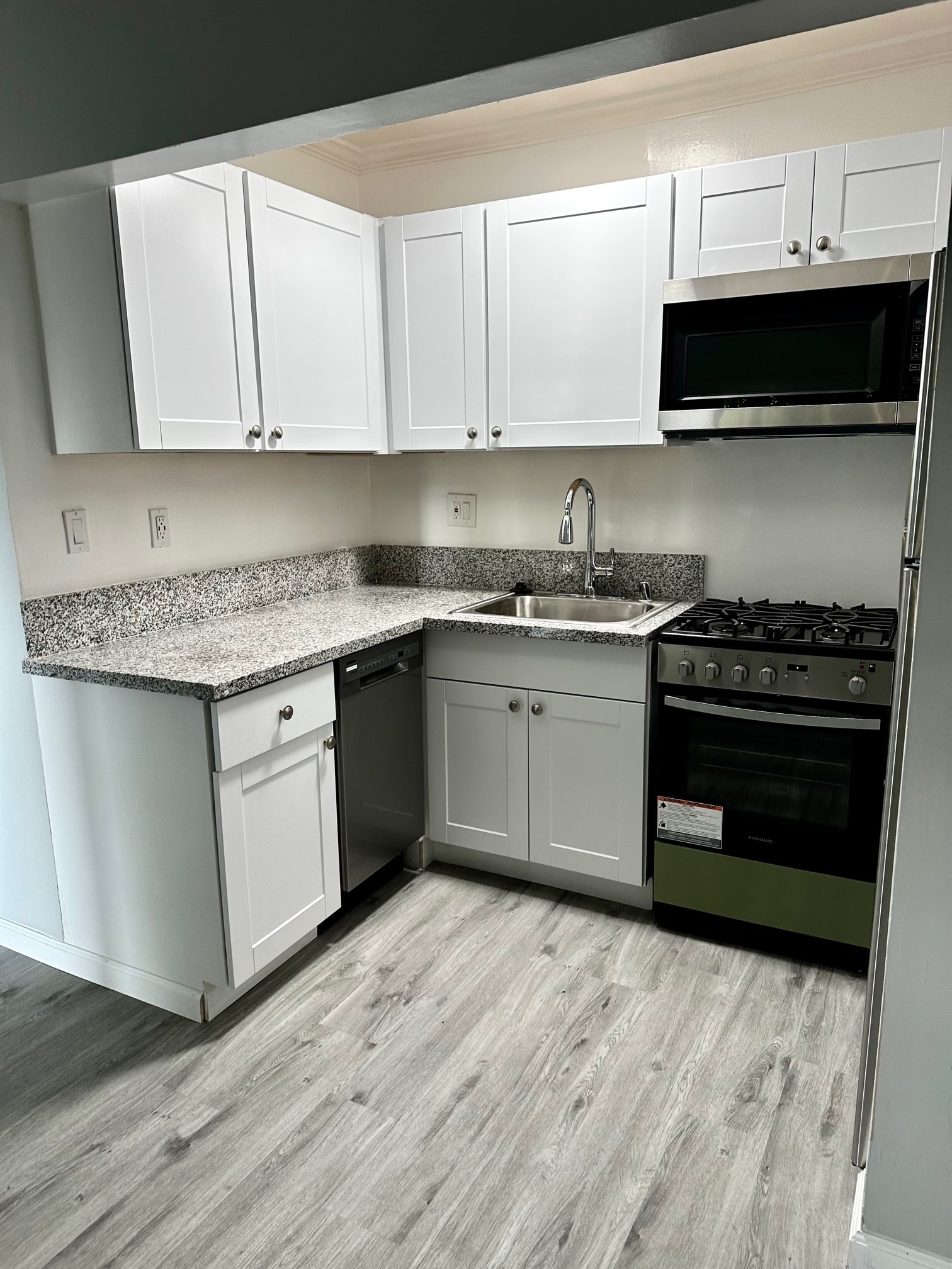 Kitchen - 10054 Culver Blvd