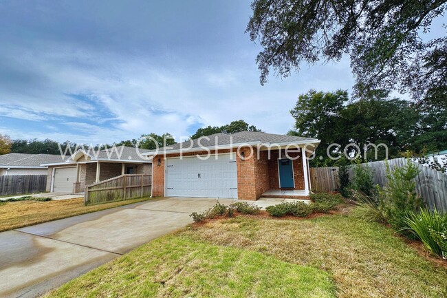 Building Photo - 1580 Hickory St