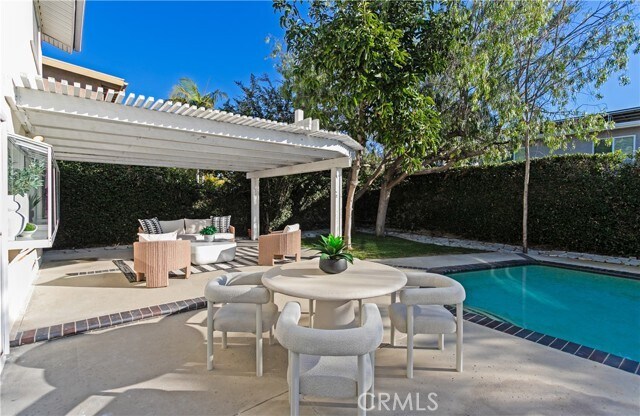 Building Photo - 9882 Kings Canyon Dr