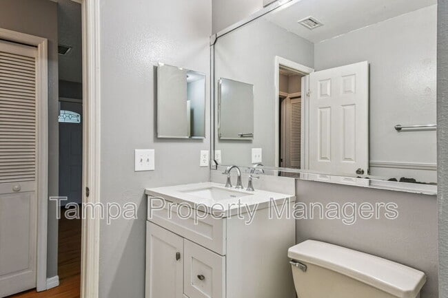 Building Photo - 16214 Pebblebrook Dr