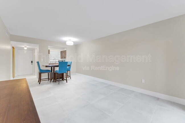 Building Photo - 8515 Sunrise Lakes Blvd