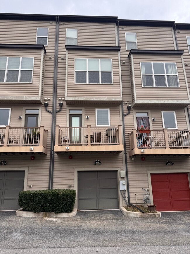 Building Photo - 5610 45th Ave