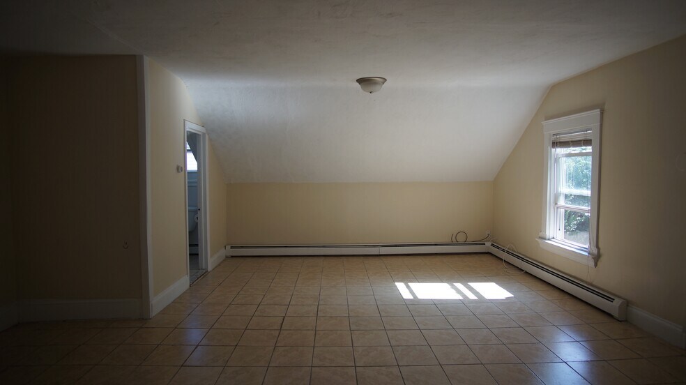Building Photo - 137 Sutton St