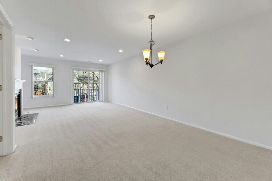 Building Photo - 2198 Kent Ct