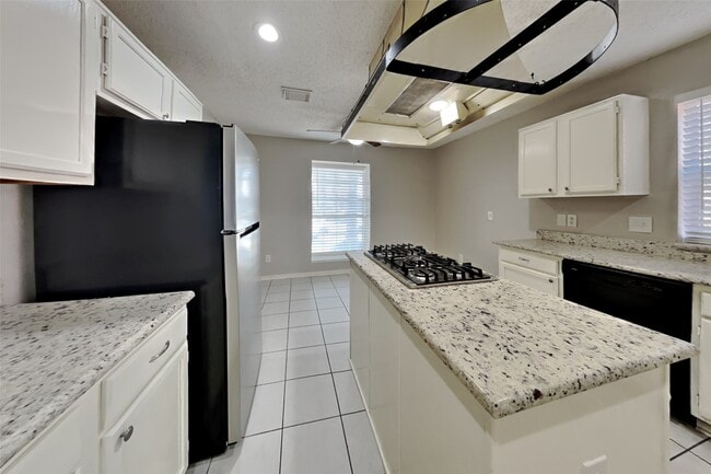 Building Photo - 8823 Stoney Bend Dr