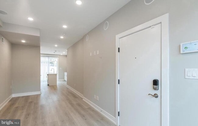 Building Photo - 2548 N Howard St