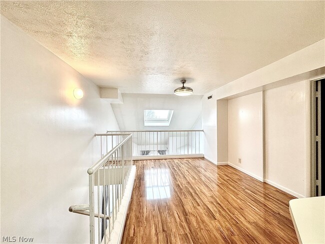 Building Photo - 1900 Grove Ct