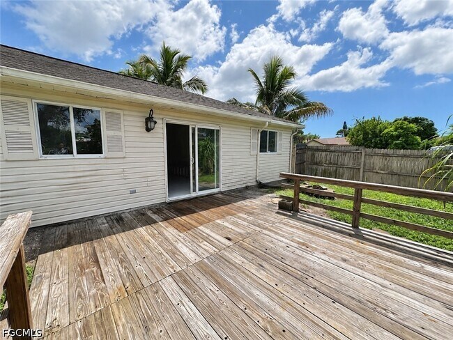 Building Photo - 26825 St Thomas Dr