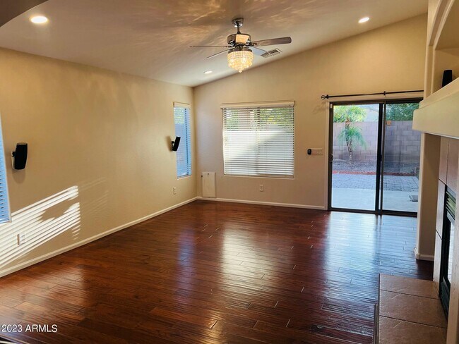 Building Photo - 2823 E Questa Dr