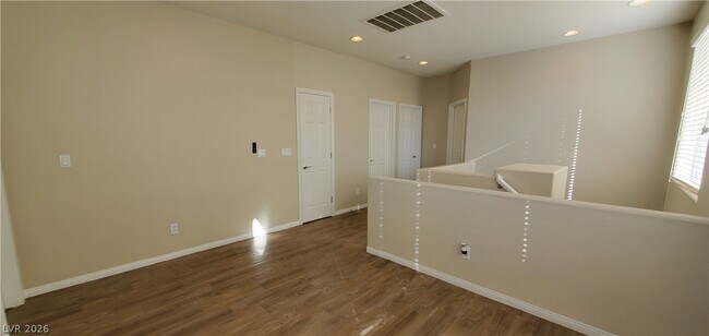 Building Photo - 382 Dogleg Dr