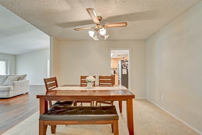 Building Photo - 16355 Sierra Grande Dr