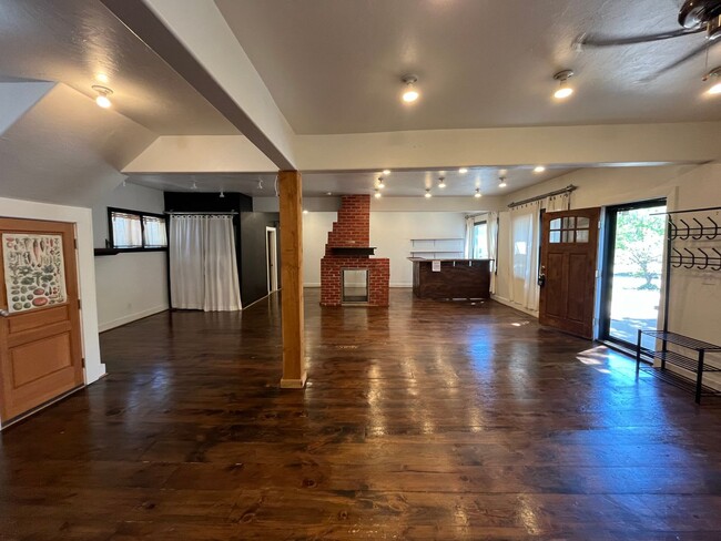 Building Photo - 217 Nw 22. 3 bed. 2 bath, 1 car garage w/ ...