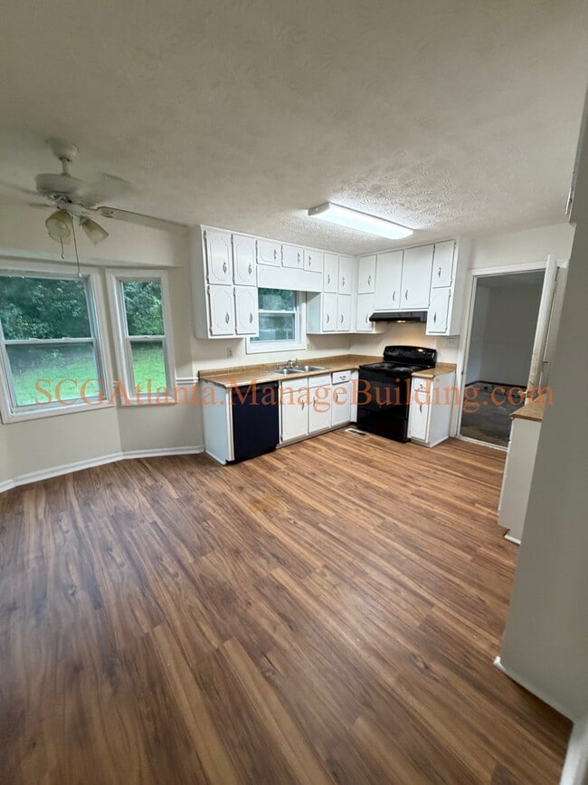 Building Photo - 300 Edna Dr