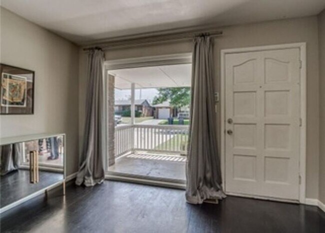 Building Photo - 3 Bed 1.5 Bath 2 Car Garage -Casady Hills ...