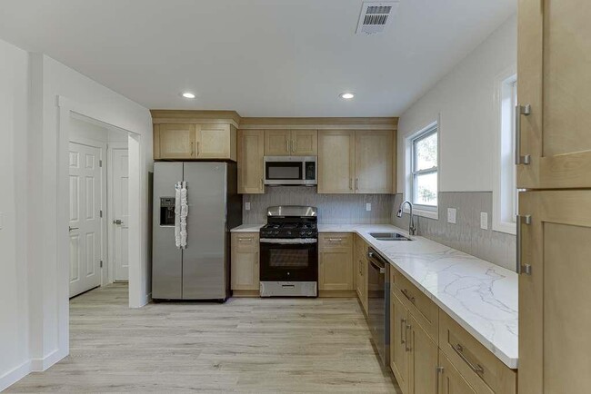 Building Photo - 1225 Shelton Way