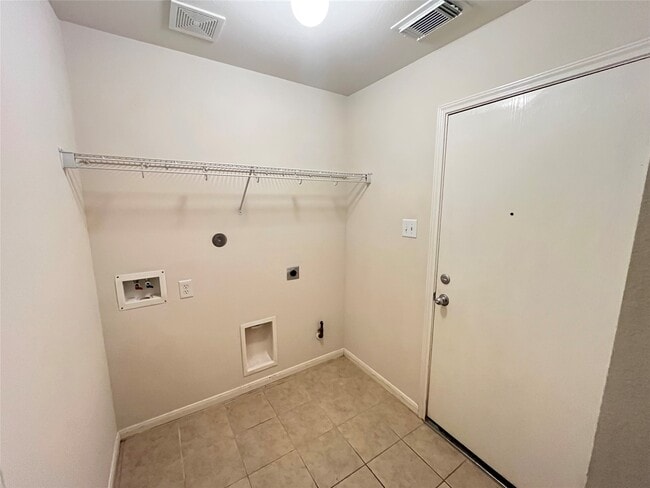 Building Photo - 3215 Legends Hill Ct