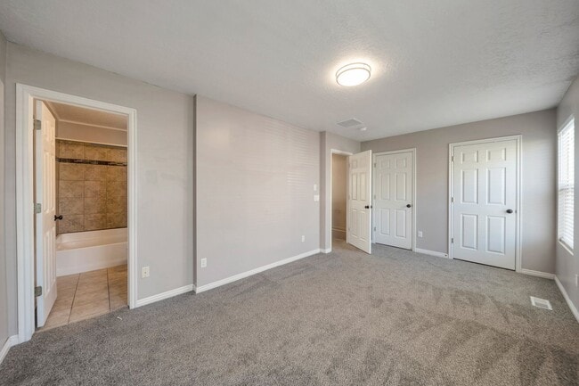 Building Photo - Modern 3 Bed, 3 Bath Home with Central Air...
