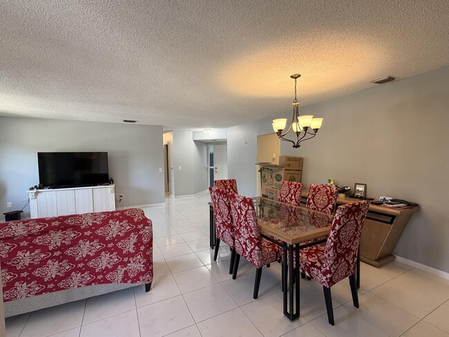 Building Photo - 5136 Floria Dr