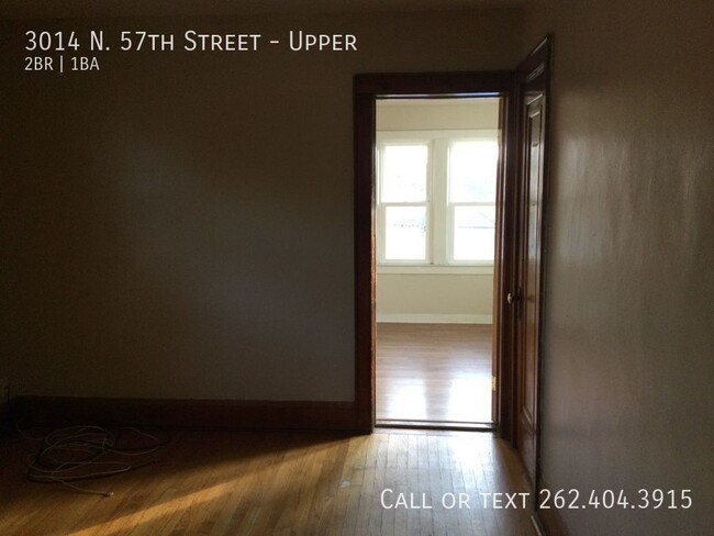 Building Photo - Three Bedroom Spacious Upper Duplex