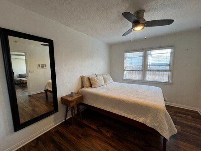 Building Photo - 1 Bedroom 1 Bath Remodeled House for Rent ...