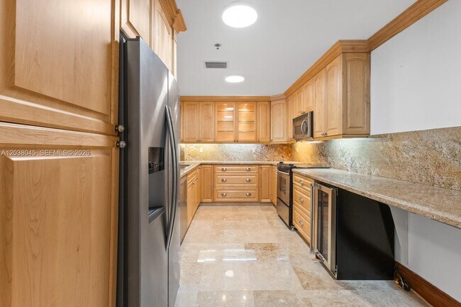 Building Photo - 251 Crandon Blvd