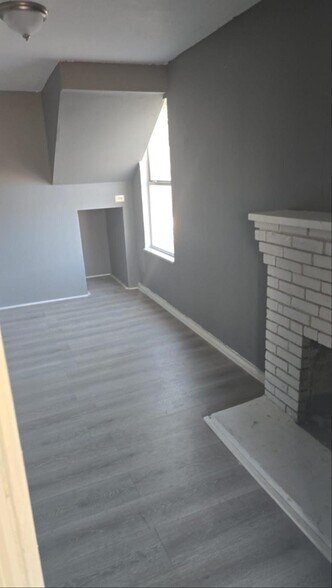 Building Photo - 4134 Woodside Ave