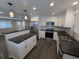 Building Photo - 1218 W Euclid Ave