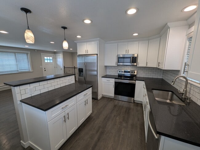 Building Photo - 1218 W Euclid Ave