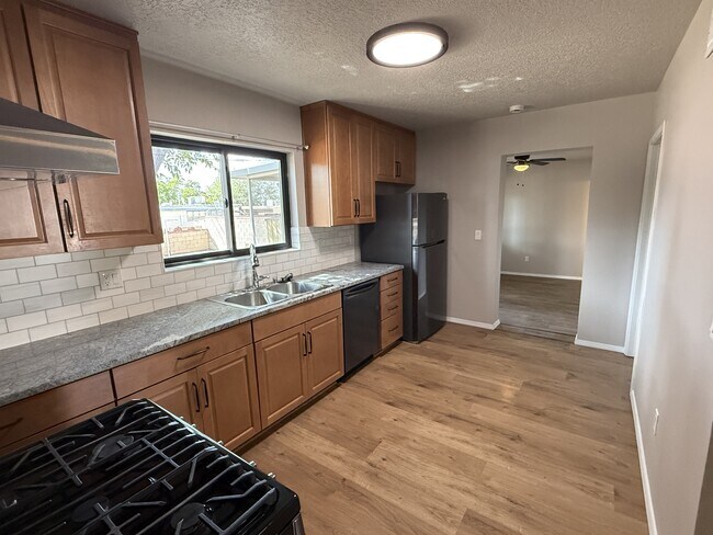 Building Photo - 2729 Bel Air Dr NE