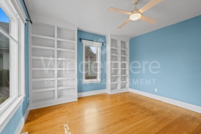 Building Photo - 3 Bedroom , 1 Bath