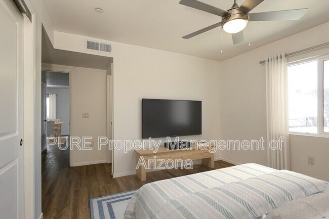 Building Photo - 6077 N 60th Ave