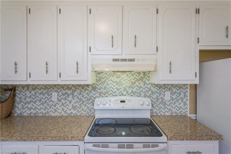 Building Photo - 204 Brambleton Ct