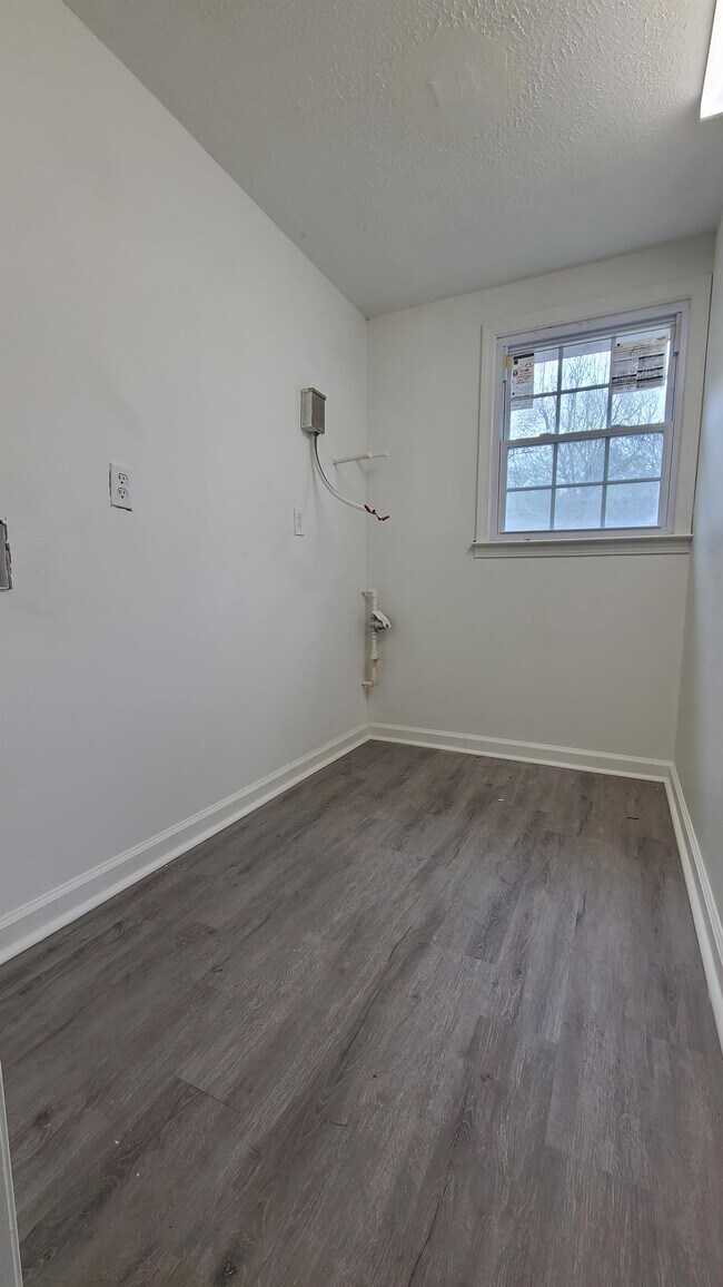 Building Photo - 172 Randall Ave