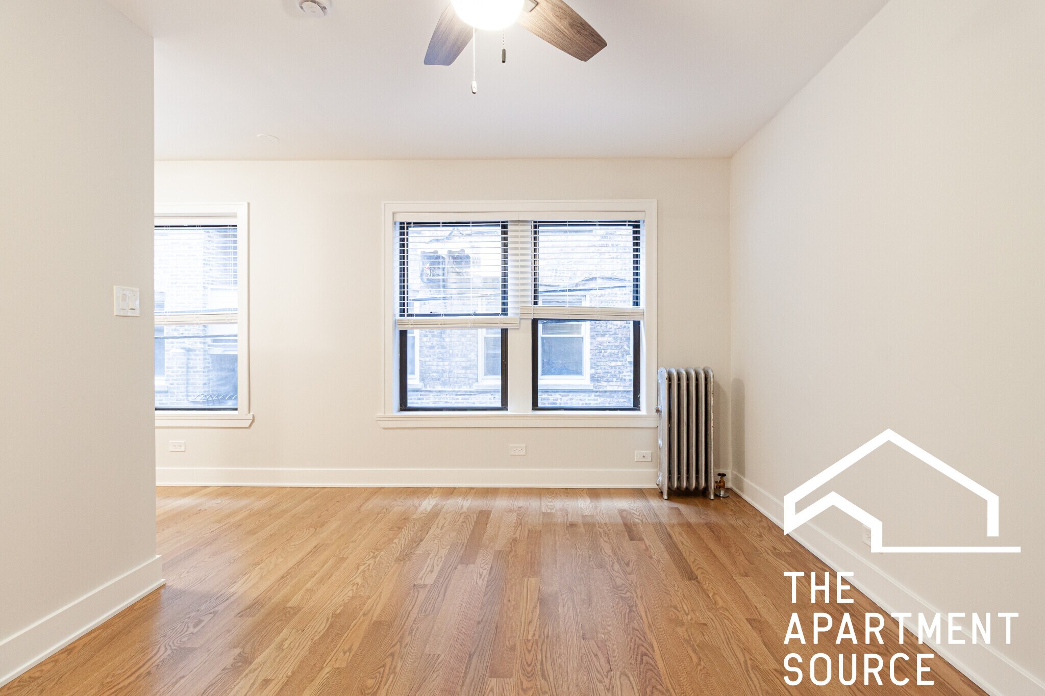 Building Photo - 516 W Cornelia Ave