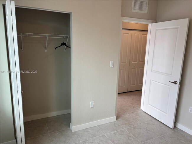 Building Photo - 551 NW 10th St