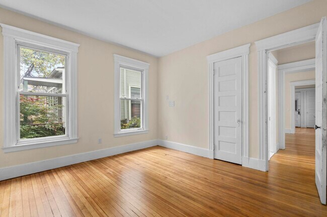 Building Photo - 167 Norton St