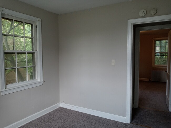 Building Photo - 715 Main St